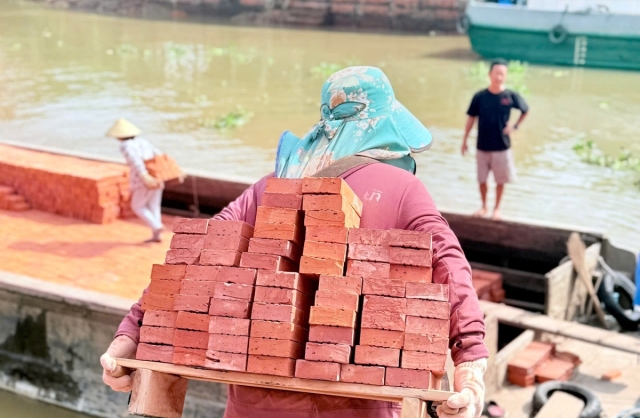 The beauty of pottery making in Vinh Long